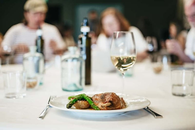 Barcelona: Montserrat and Winery Tour with Tapas or Lunch - Guide quality and group atmosphere
