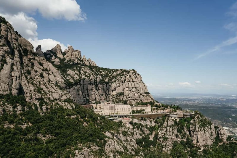 Barcelona: Montserrat and Winery Tour with Tapas or Lunch - Oller del Mas, the castle winery