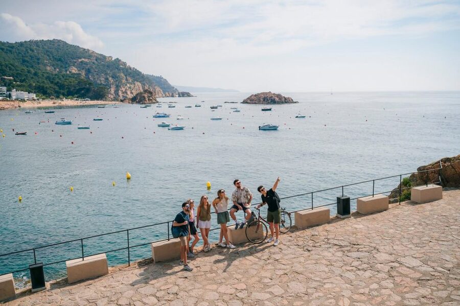 Barcelona: Montserrat, Girona & Costa Brava Guided Day Trip - One day, three very different sides of Catalonia
