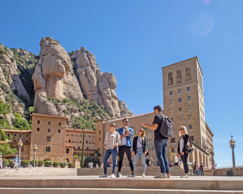 Barcelona: Montserrat, Girona & Costa Brava Guided Day Trip - Girona’s old quarter, cathedral, and river houses