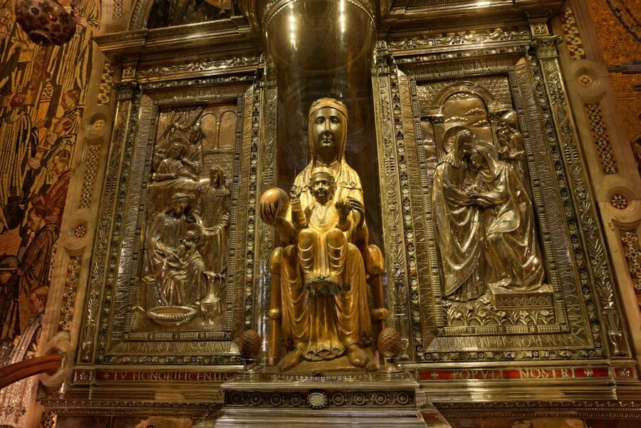Barcelona: Montserrat Tour with Cog-Wheel & Black Madonna - Meeting La Moreneta, the Black Madonna