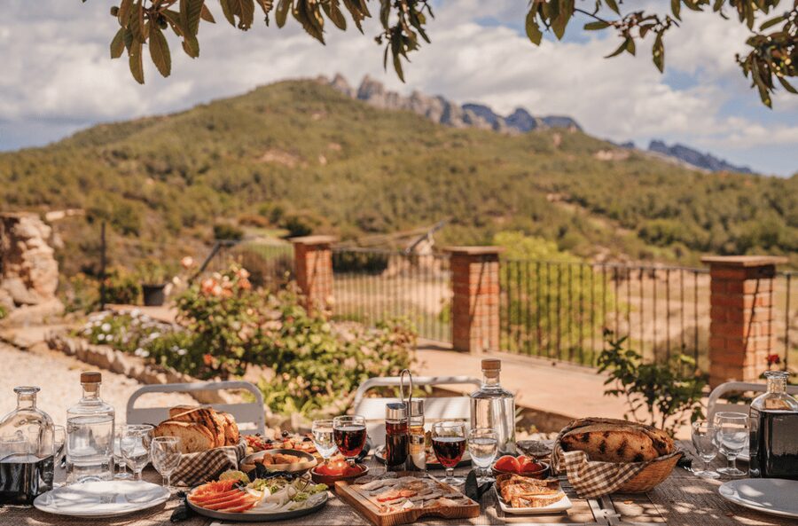 Barcelona: Montserrat Visit & Lunch at Farmhouse Small Group - Quick points before you book