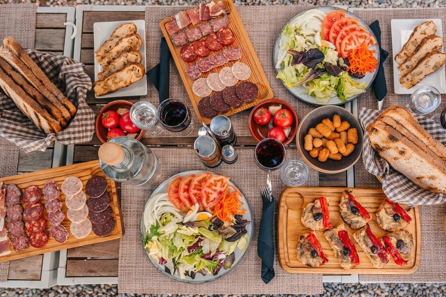 Barcelona: Montserrat Visit & Lunch at Farmhouse Small Group - Returning to Barcelona by private transport