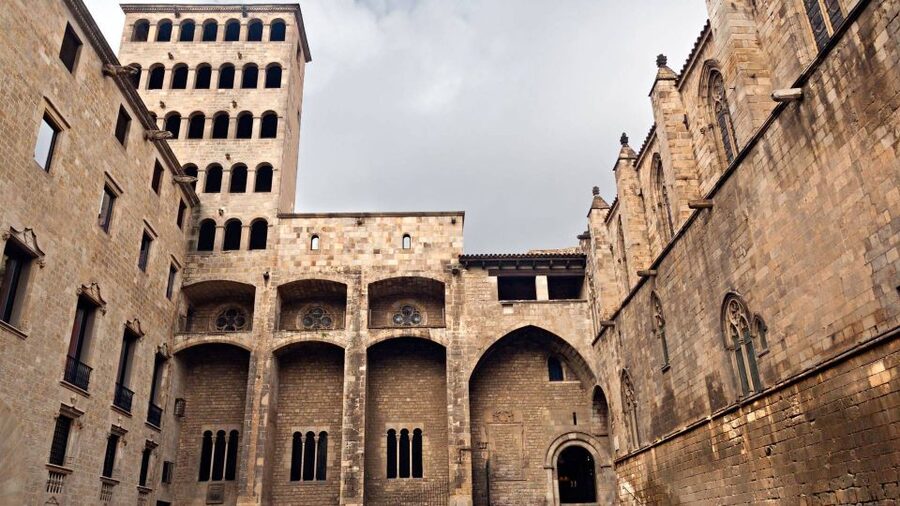 Barcelona: Old Town and Gothic Quarter Walking Tour - La Boqueria and Catalan food culture