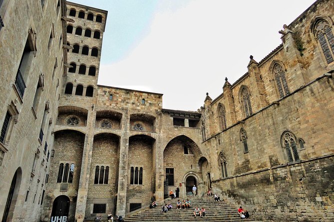 Barcelona Old Town & Gothic Quarter Small Group Tour - Barcelona Cathedral and the limits of a walking visit
