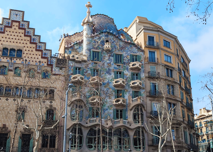 Barcelona: Old Town Private Walking Tour of Past and Present - La Rambla and La Boqueria bring the city into the present
