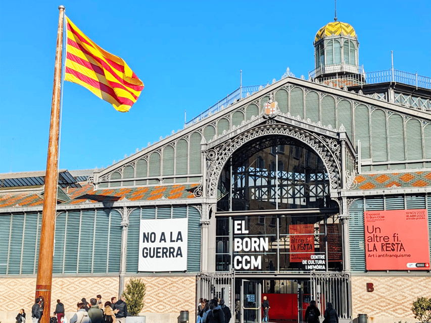 Barcelona: Old Town Private Walking Tour of Past and Present - Choose Gaudí or the waterfront for the final stretch