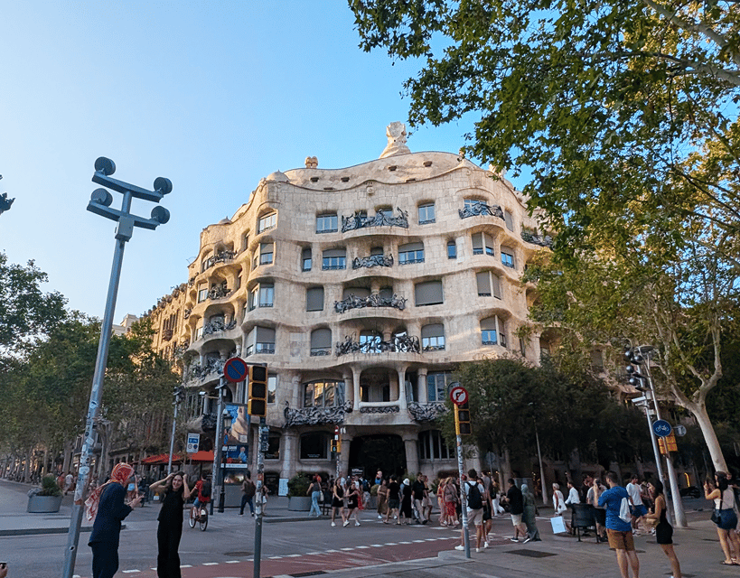 Barcelona: Old Town Private Walking Tour of Past and Present - Who should book this Barcelona walking tour?