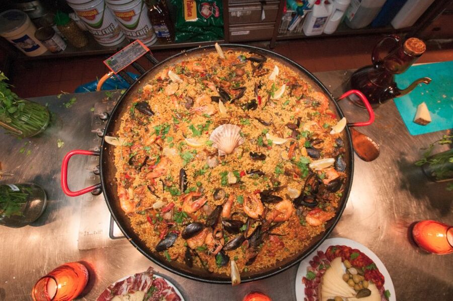 Barcelona: Paella Cooking Experience & Boqueria Market Tour - Tapas give you something to do before the paella