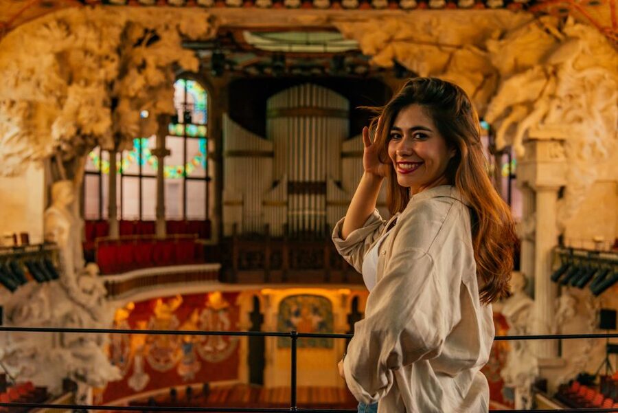 Barcelona: Palau de la Música Self-Guided Tour - Taking your time on the grand staircase