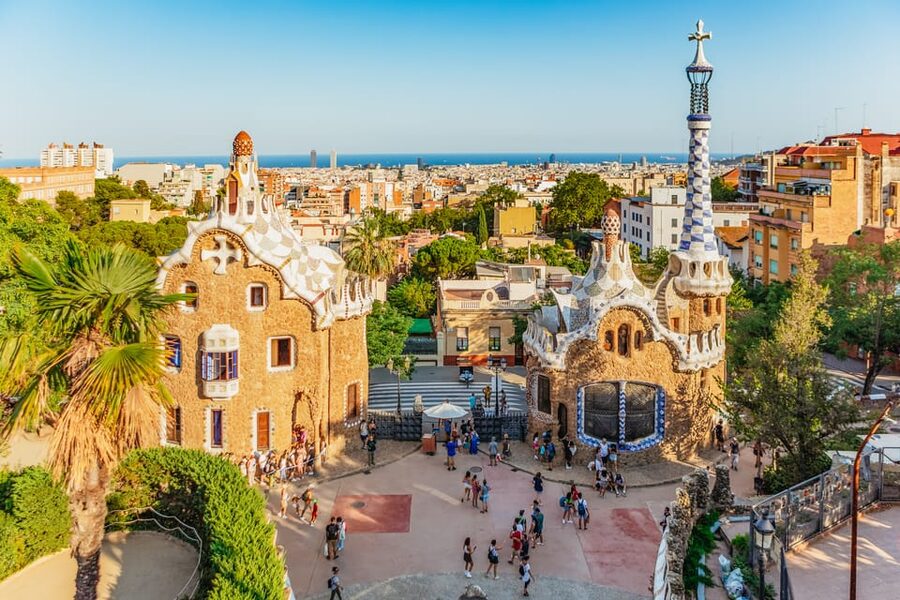 Barcelona: Park Güell Guided Tour & Priority Access - The main terrace and views across Barcelona