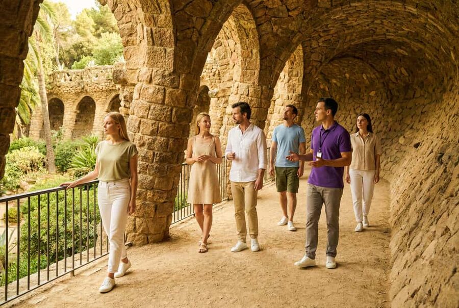 Barcelona: Park Güell Guided Tour with Fast-Track Ticket - The Hypostyle Room and Gaudí’s practical side