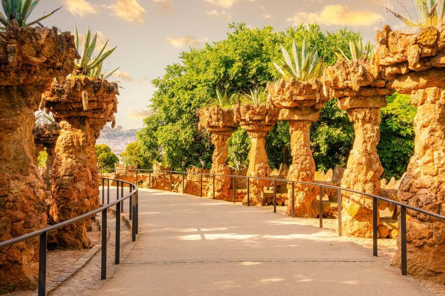 Barcelona: Park Güell Guided Tour with Fast-Track Ticket - The Mediterranean Terrace and Barcelona views