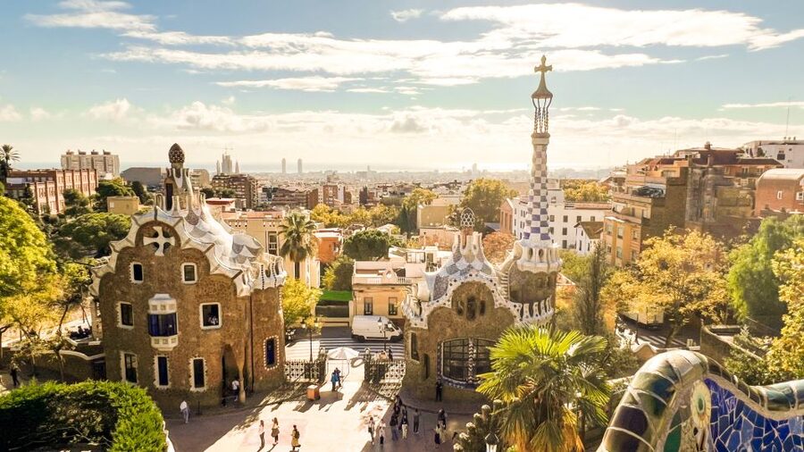 Barcelona: Park Güell & La Sagrada Familia Tickets and Tour - The 10-minute transfer across Barcelona