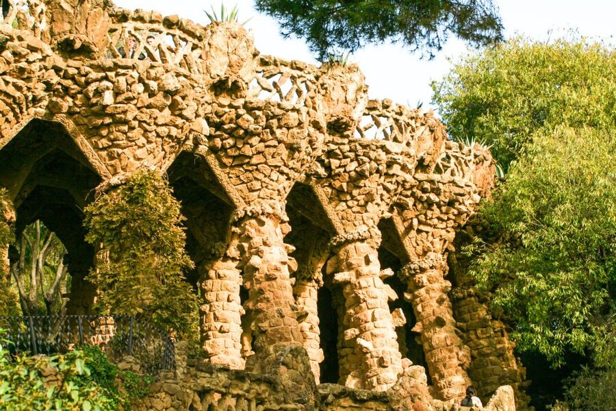 Barcelona: Park Güell & La Sagrada Familia Tickets and Tour - How much walking should you expect?