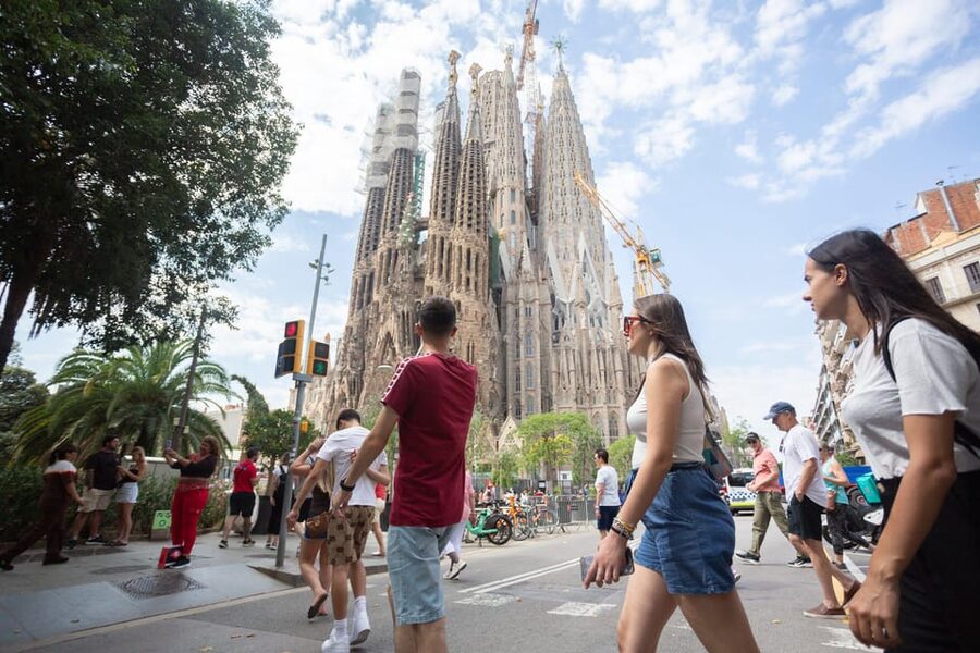 Barcelona: Park Güell & Sagrada Familia Guided Tour - Key points at a glance