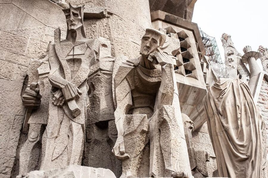 Barcelona: Park Güell Skip-the-Line Guided Tour - Pace, Accessibility, and Weather