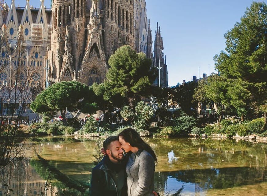 Barcelona: Photo Shoot + Exclusive Video of the Best Moments - The Gothic Quarter: old streets and easy variety