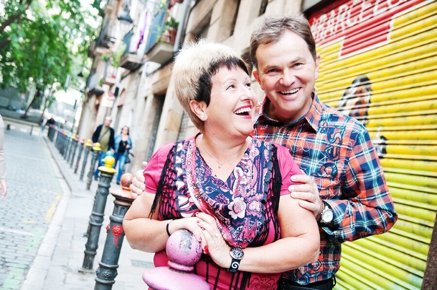 Barcelona: Photoshoot Tour Old Town - The posing help makes a real difference