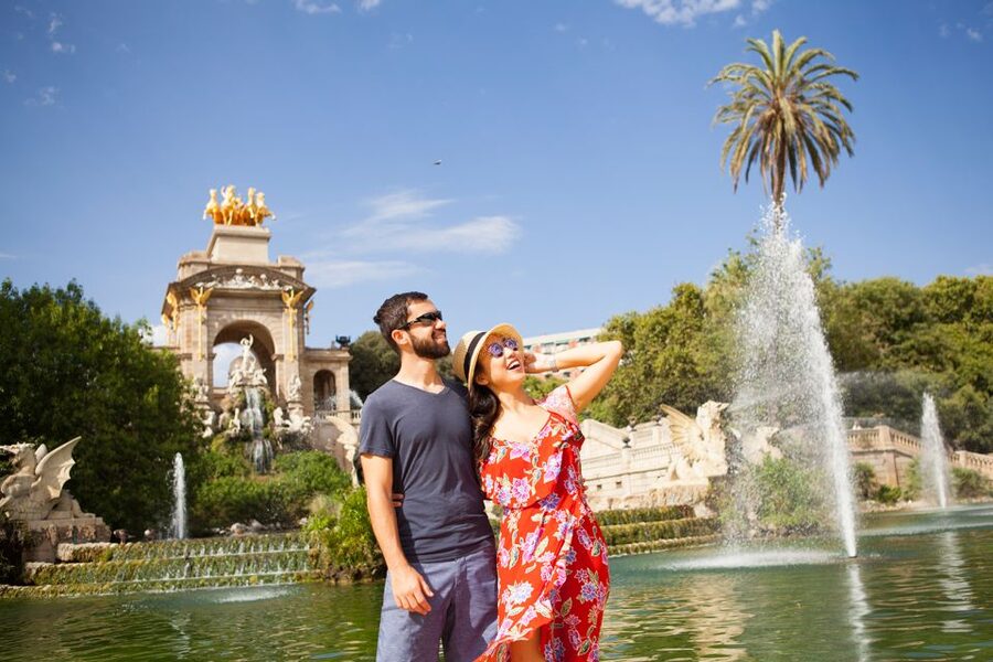 Barcelona: Photoshoot Tour Old Town - What you receive after the walk