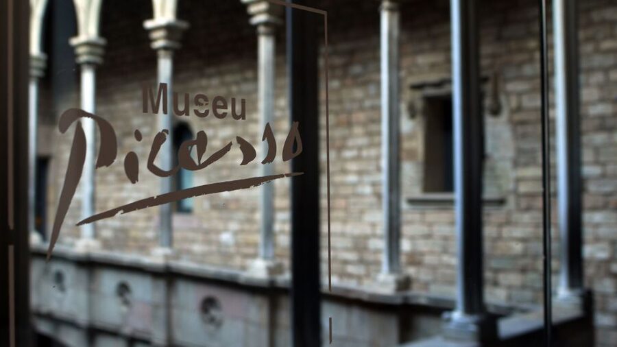 Barcelona: Picasso Museum Guided Tour - Entering five historic Barcelona palaces