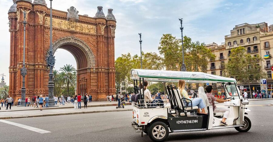 Barcelona: Private City Tour by Eco Tuk Tuk - Why a tuk tuk works well in Barcelona