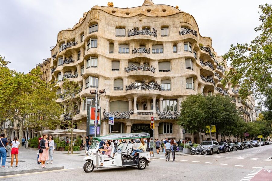 Barcelona: Private City Tour by Eco Tuk Tuk - Plaça de Catalunya, La Rambla, and the Gothic Quarter