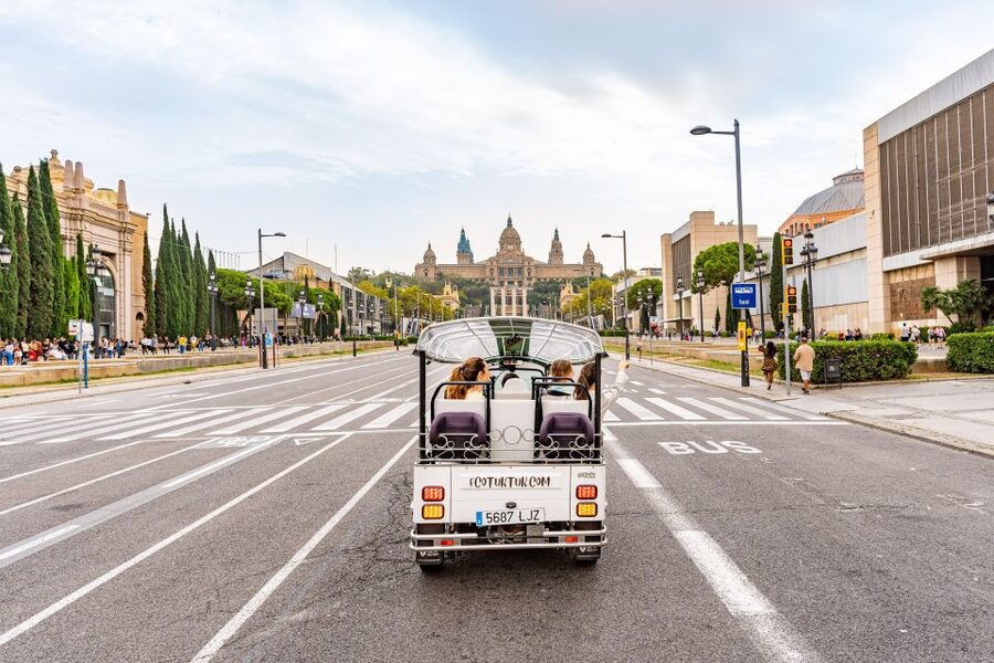 Barcelona: Private City Tour by Eco Tuk Tuk - What the one-, two-, three-, and four-hour options mean