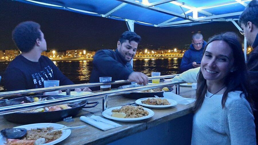 Barcelona: Private Evening Cruise with Dinner and Drinks - Small details that make the booking easier