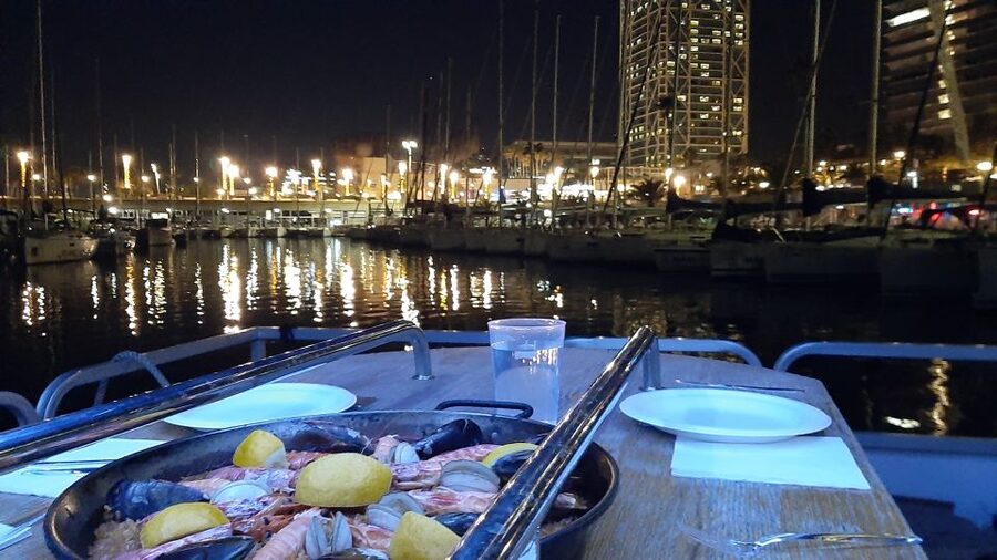 Barcelona: Private Evening Cruise with Dinner and Drinks - Paella, drinks, and the practical dining question