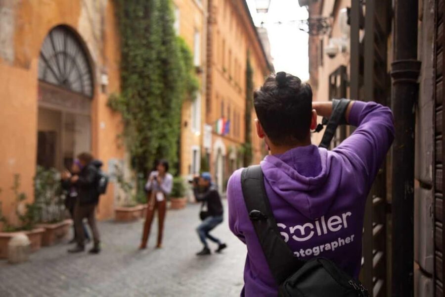 Barcelona: Professional Photoshoot Outside Sagrada Familia - What happens during the 30 to 45 minutes