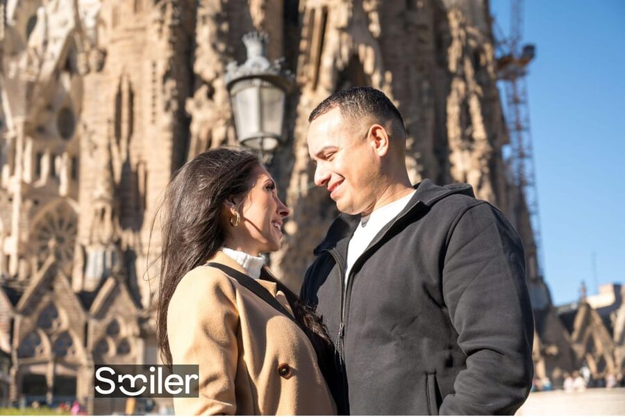 Barcelona: Professional Photoshoot Outside Sagrada Familia - Who will get the most from this experience