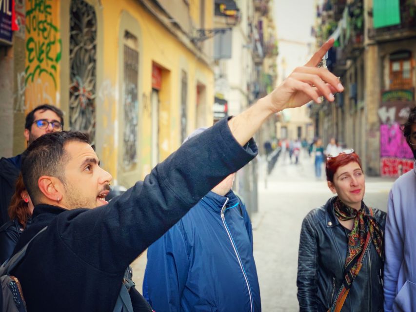 Barcelona: Ramblas, Gothic & Gaudí Architecture Walking Tour - Starting at Plaça de Catalunya with the white umbrella