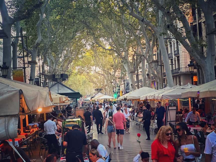 Barcelona: Ramblas, Gothic & Gaudí Architecture Walking Tour - The five-minute café stop and metro connection