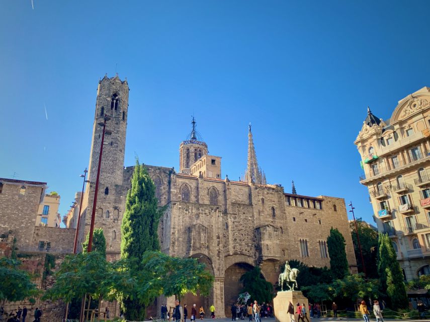 Barcelona: Ramblas, Gothic & Gaudí Architecture Walking Tour - Timing, equipment, and small practical costs