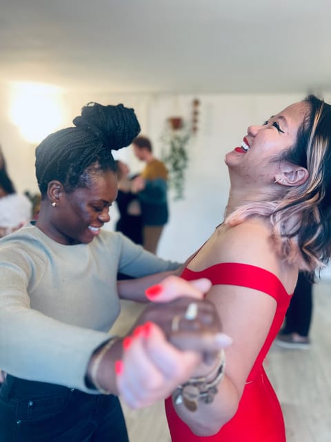 Barcelona: Rooftop Tango Lesson with Drinks and Videos - Videos You Can Use After the Class