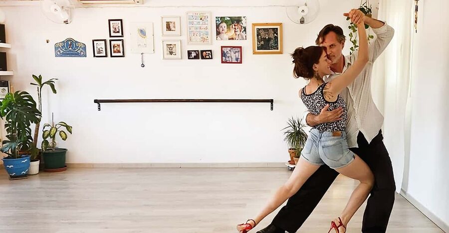 Barcelona: Rooftop Tango Lesson with Drinks and Videos - Price, Timing, and Planning Advice
