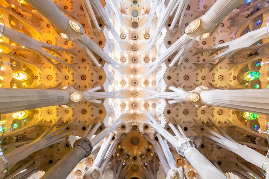 Barcelona: Sagrada Familia and Park Guell Combo Guided Tour - The transfer is the part you must manage