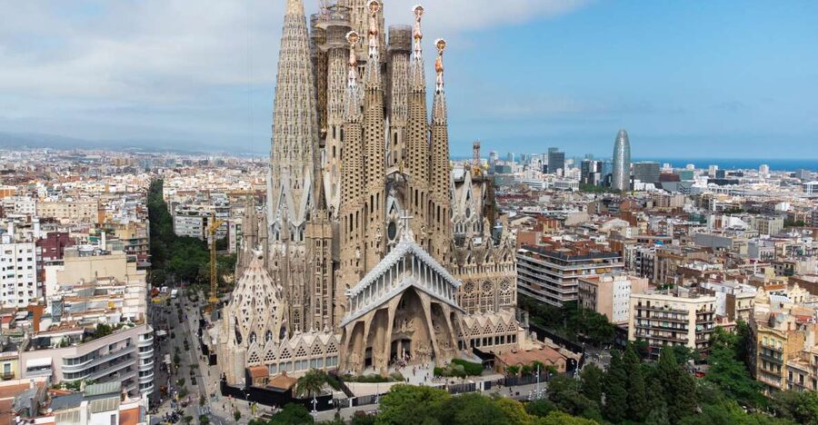 Barcelona: Sagrada Familia and Park Guell Combo Guided Tour - Who should book this tour?