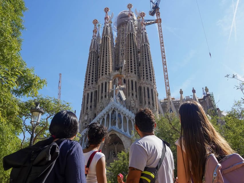 Barcelona: Sagrada Familia and Park Güell Tour - Why these two Gaudí sights belong together