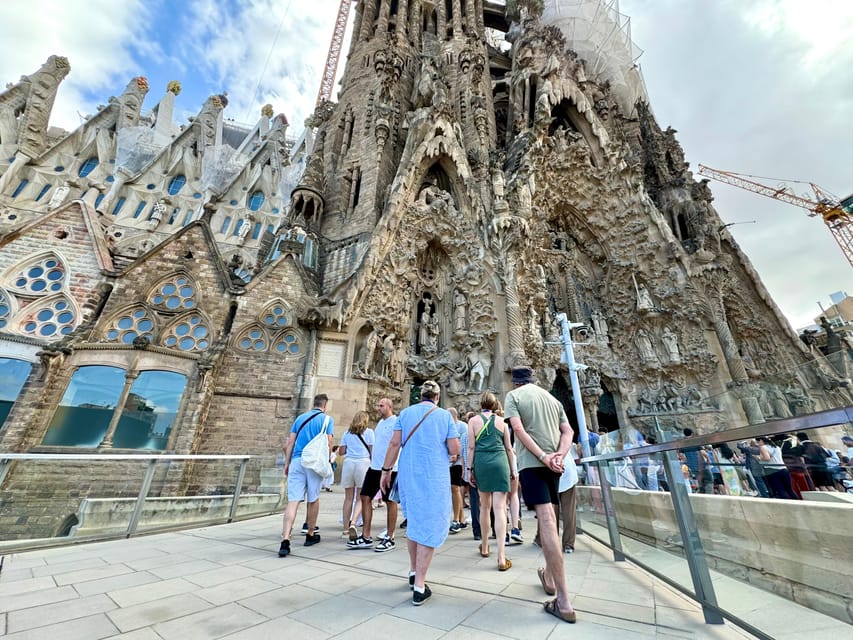 Barcelona: Sagrada Familia Entry Ticket and Guided Tour - Why a guided Sagrada Familia visit is worth your time