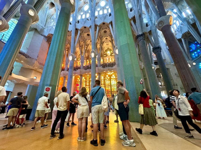 Barcelona: Sagrada Familia Entry Ticket and Guided Tour - Meeting at Carrer de València, 443