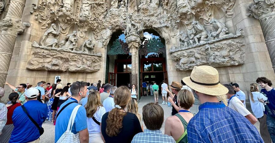Barcelona: Sagrada Familia Entry Ticket and Guided Tour - The museum beneath the basilica