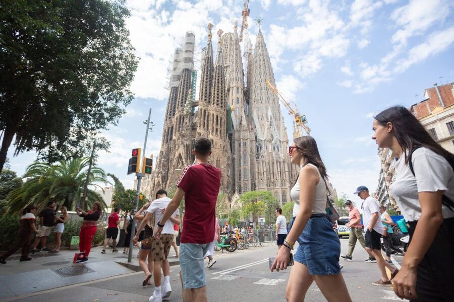 Barcelona: Sagrada Familia Fast Track Guided Tour - Why the Sagrada Familia deserves a guided visit