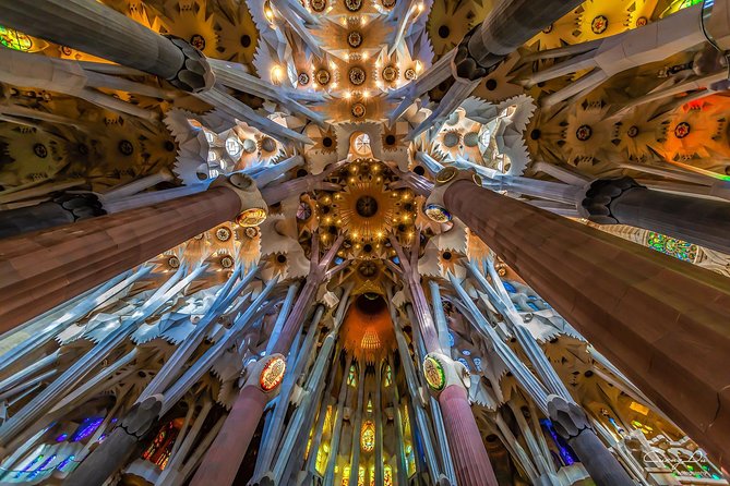 Barcelona: Sagrada Familia Fast Track Tour with Tower Option - Entering Gaudí’s basilica without the regular wait