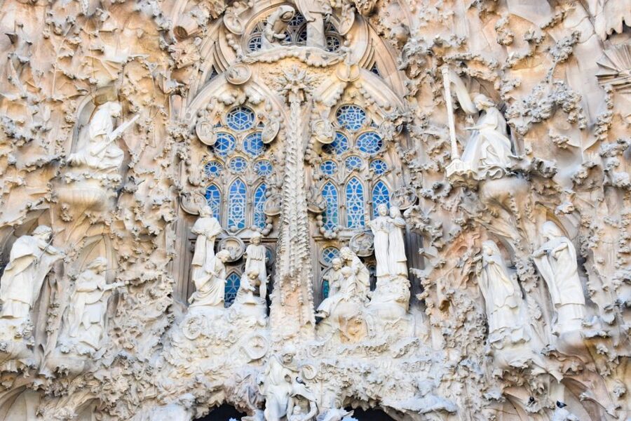 Barcelona: Sagrada Familia Guided Tour with Tower Access - The facades, Trencadís, and small details