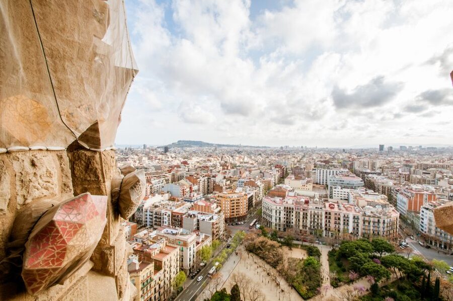 Barcelona: Sagrada Familia Guided Tour with Tower Access - Timing, clothing, and practical limits