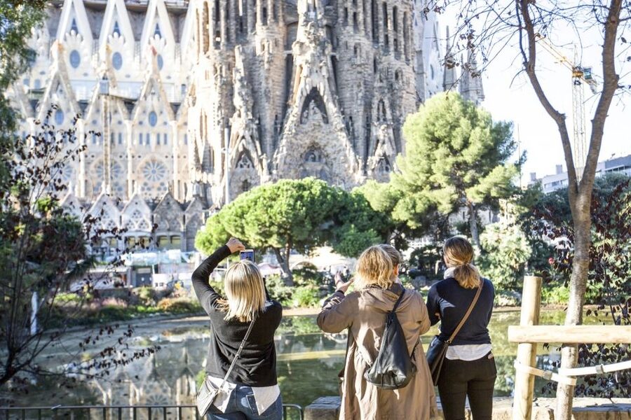 Barcelona: Sagrada Familia Guided Tour with Tower Access - Who gets the most from this tour?