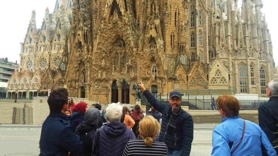 Barcelona & Sagrada Familia Half-Day Tour with Hotel Pickup - Passeig de Gràcia and Gaudí’s urban Barcelona