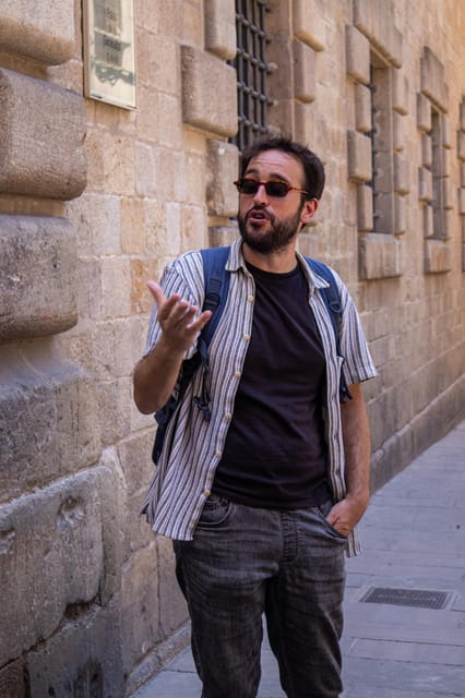 Barcelona: Sagrada Familia, Modernism, and Old Town Tour - Barcelona Cathedral and La Casa de l’Ardiaca